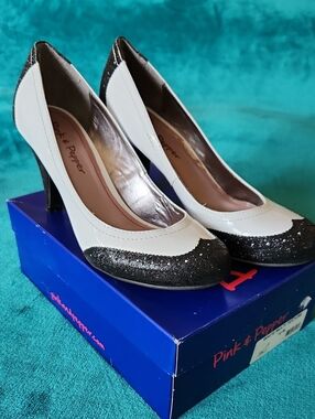 Pink & Pepper White Pumps with Black Glitter Toe and Heel Accents - Size 10